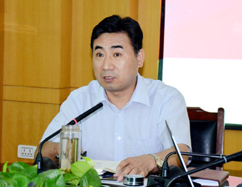 副校长郝勇东讲话学工部(处)长赵春平主持会议会场